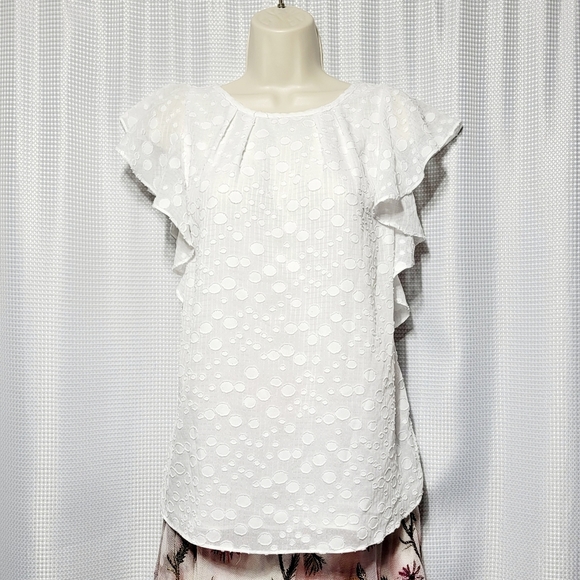 ELLE White Sleeveless Blouse with Flutter Cap and Eyelash Texture (M) - Picture 1 of 12